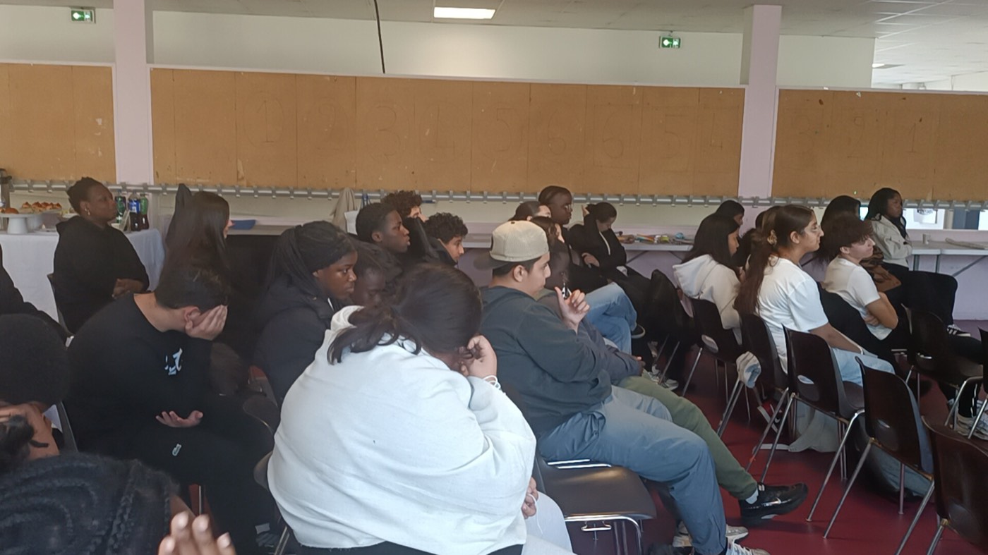 Jeunes en atelier I-NOV